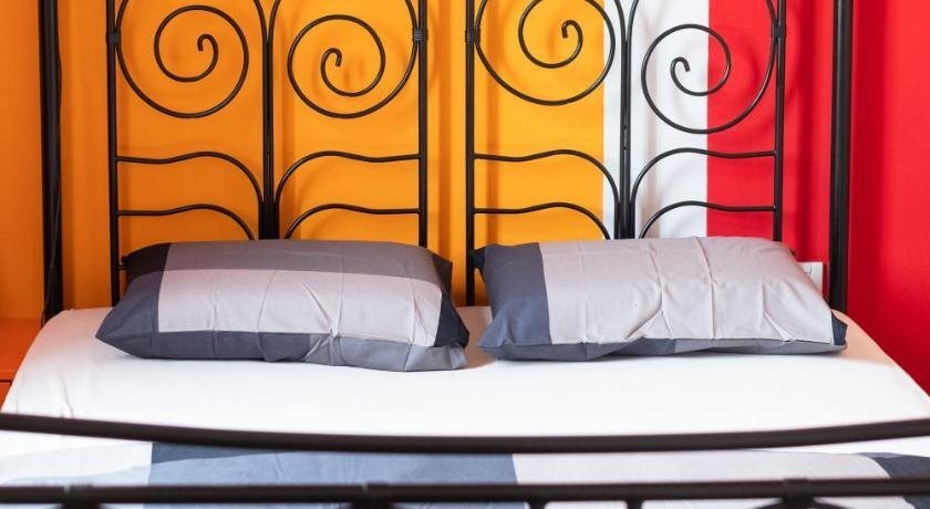 Fluxus Hostel by null