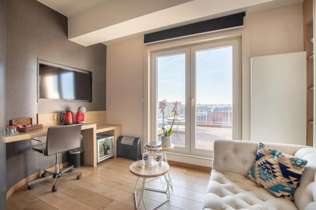 Carlton Hotel picture