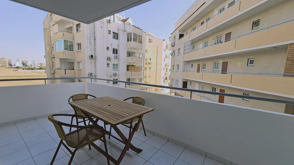 141 LCA - Stay Miracle Apartment