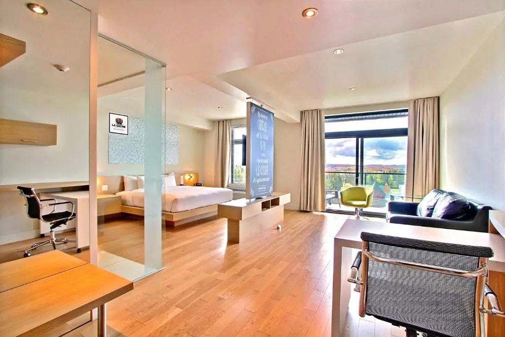 Suite with lake view