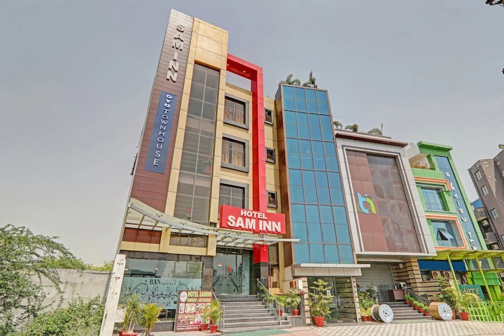 OYO 6844 Hotel Sam Inn