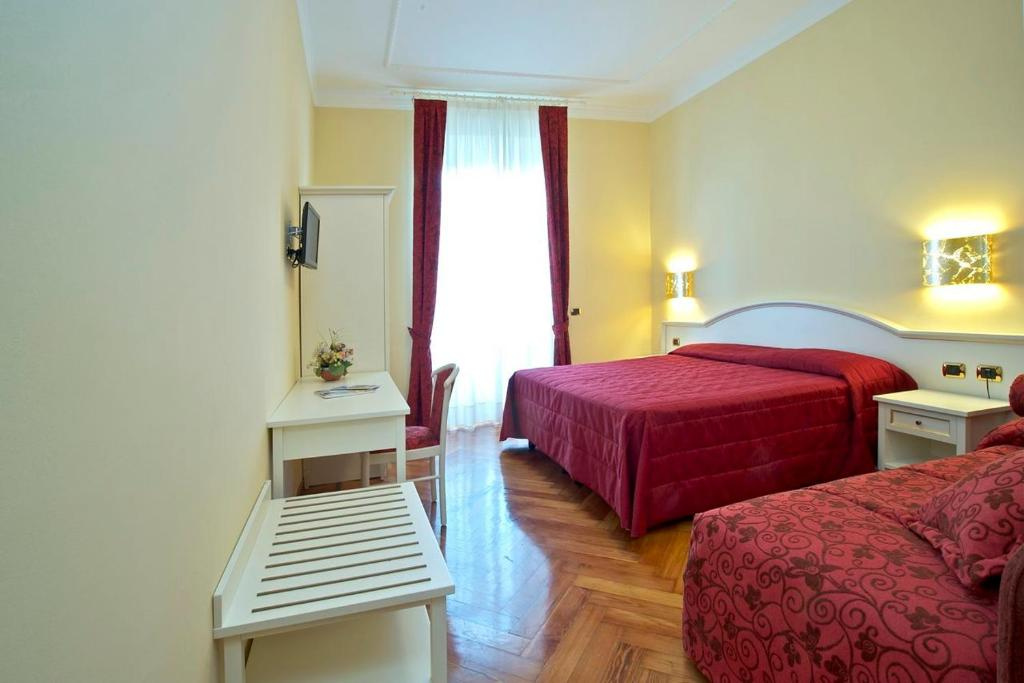 Double room with lake view (twin beds)