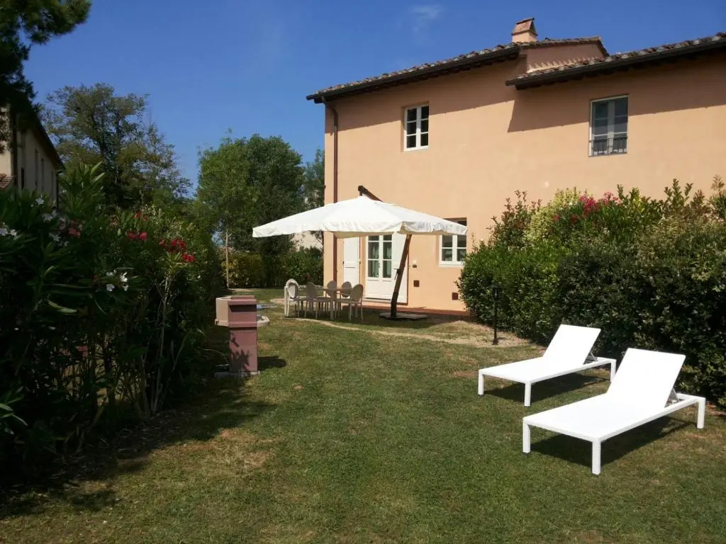 2 Bedrooms Villa