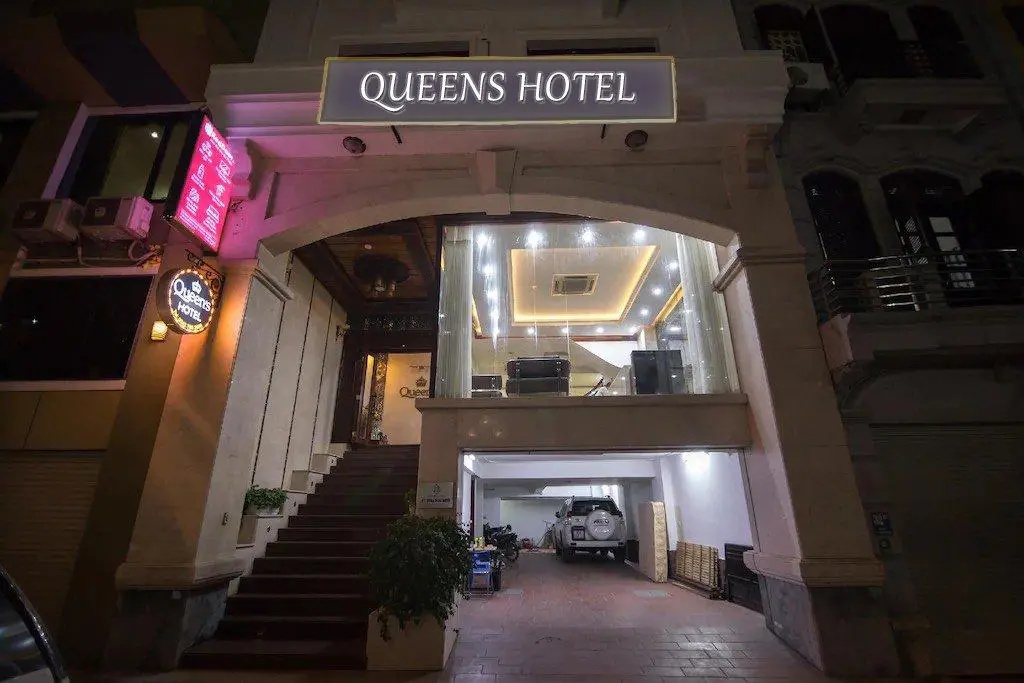 Queen's Hotel — фото