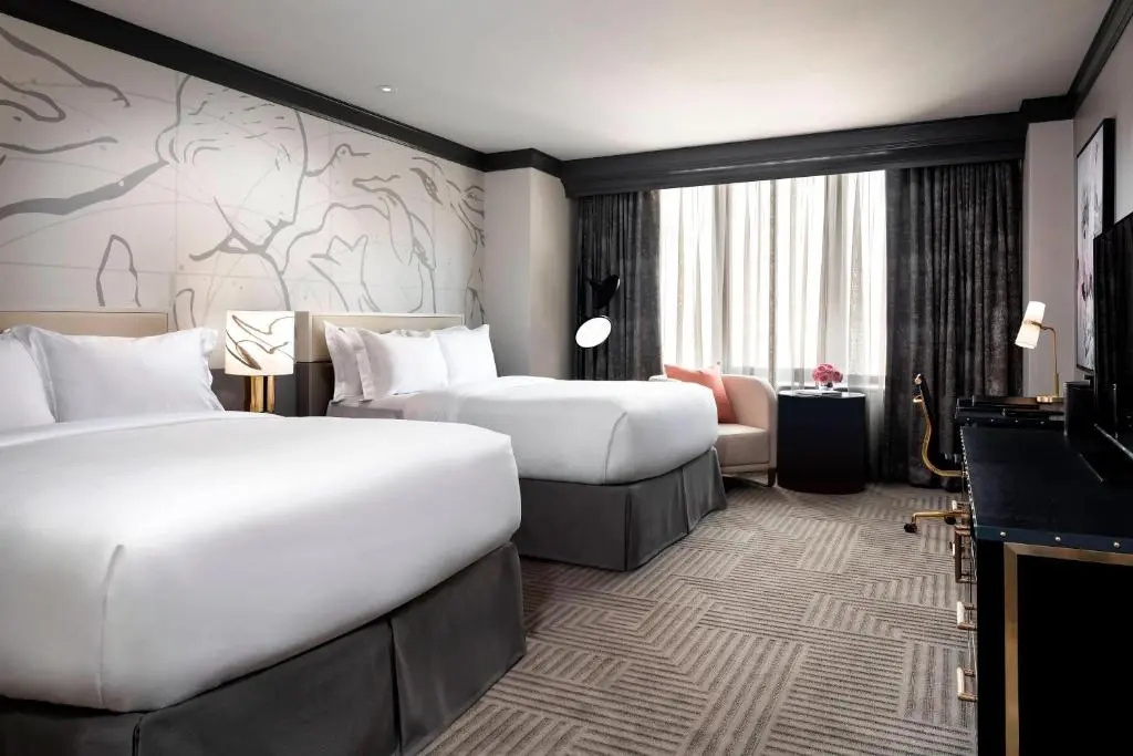 Deluxe Quadruple room with city view