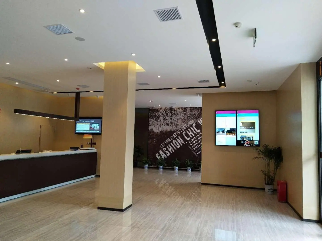 Lobby & Reception