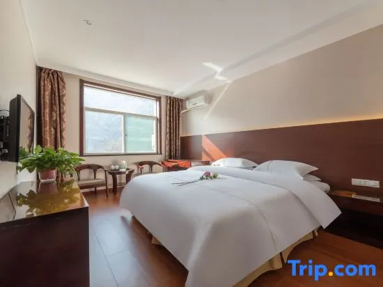 Deluxe Double room (full double bed)