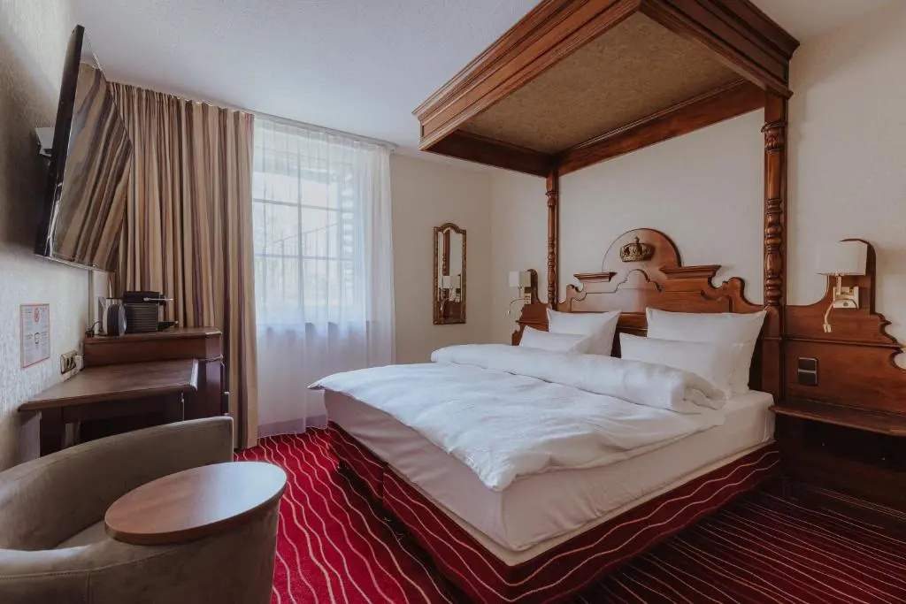 Double room (full double bed)