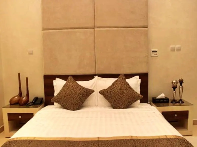 Mandarin Hotel Suites — 2