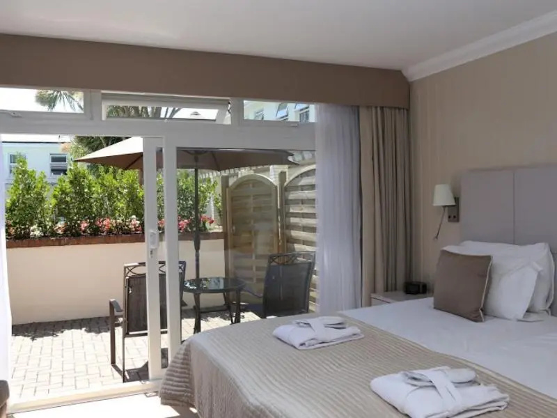 Standard room with pool view