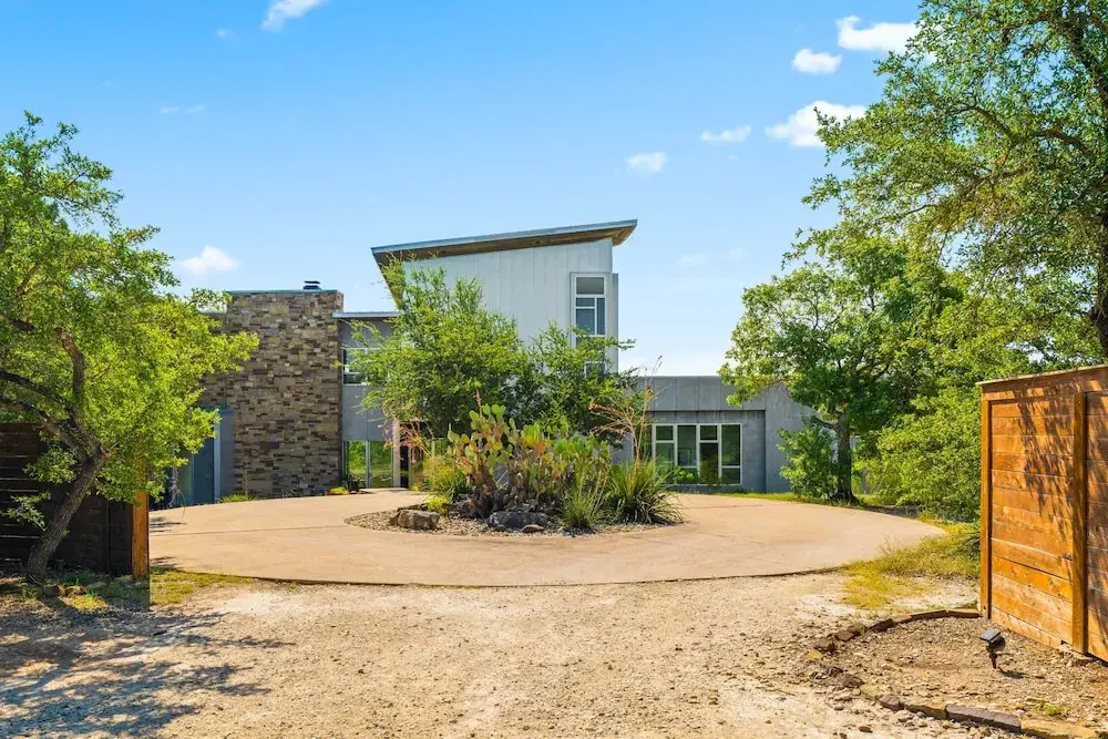 Luxury 7BR Hill Country Gem With Barndominium