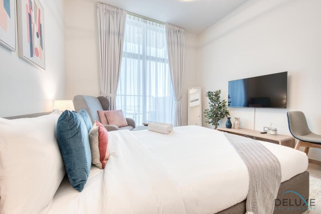 Adorable Studio at Aura Residences Jebel Ali by Deluxe Holiday Homes