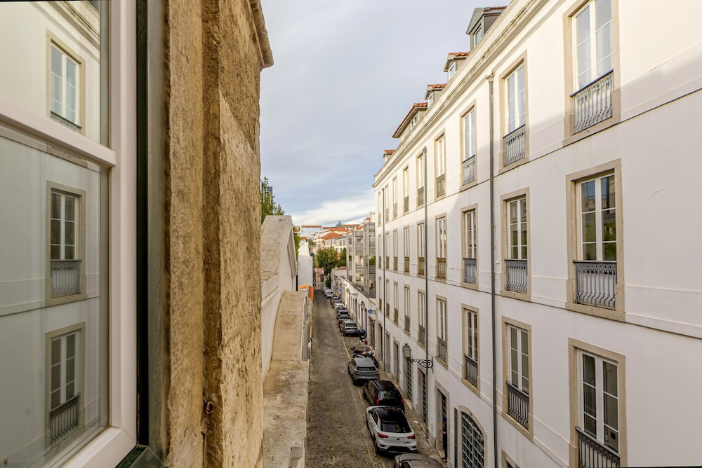 Bairro Alto Garden IV by Homing