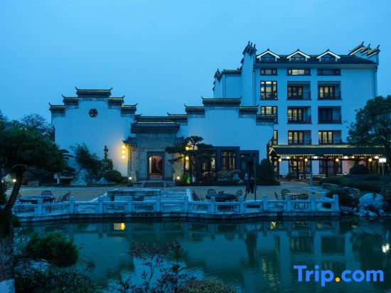 Hengdian Film and Television City Longjing Puyu Yinshu