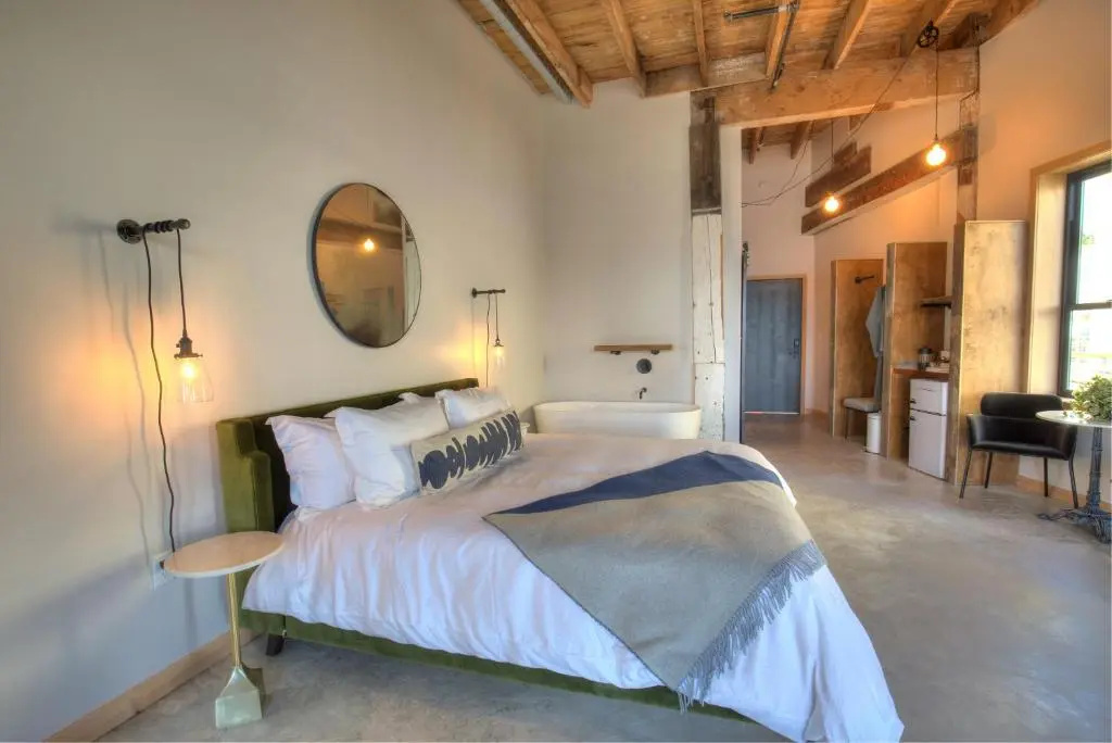Double Suite with river view (full double bed)