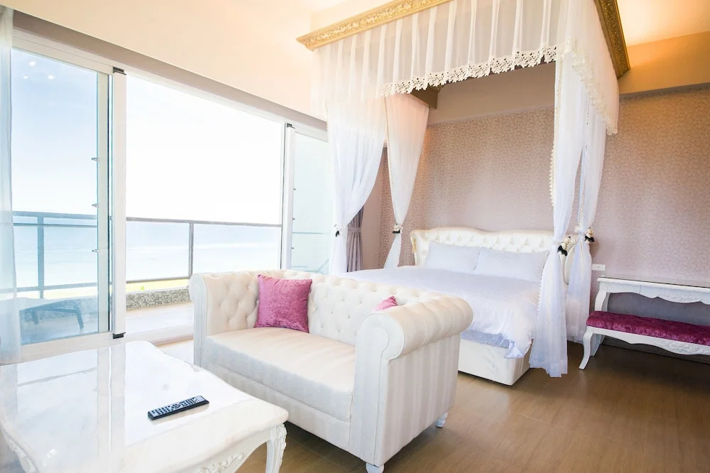 Standard Double room with balcony and with ocean view (full double bed)