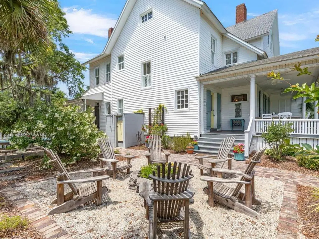 5 Bedrooms Cottage