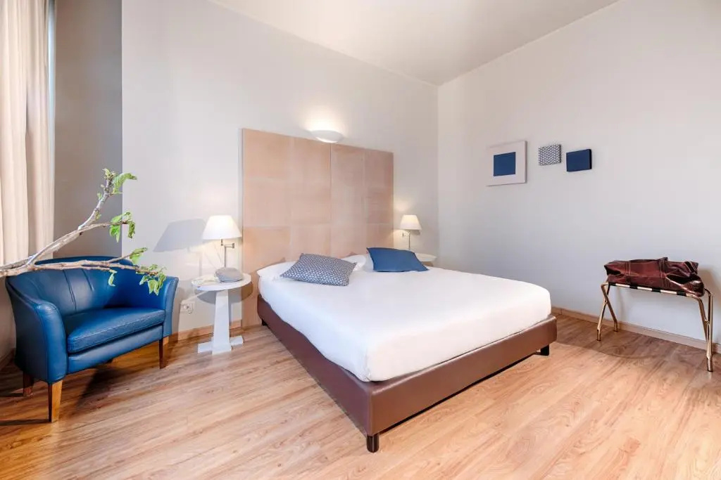 Classic Double room (full double bed)