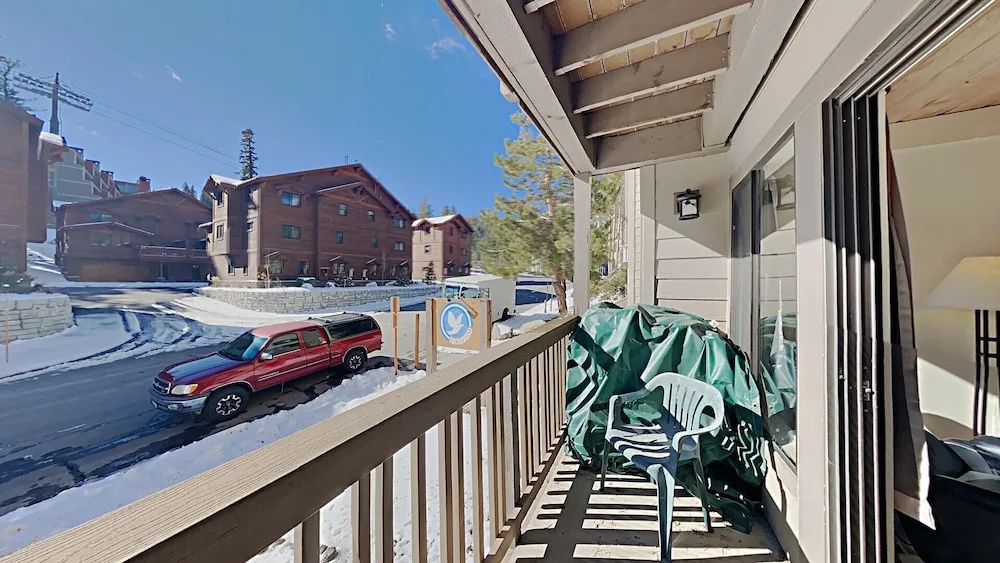 Beautiful One Bedroom Condo! Just Steps to Mammoth Mountain with Fully Equipped Kitchen! by RedAwning