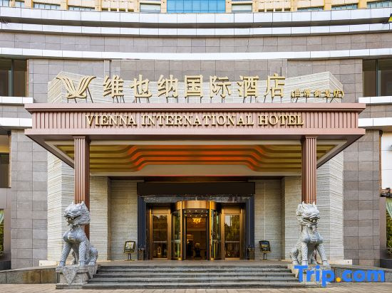Vienna International Hotel (Qujing South Gate Square Yulong Store）)