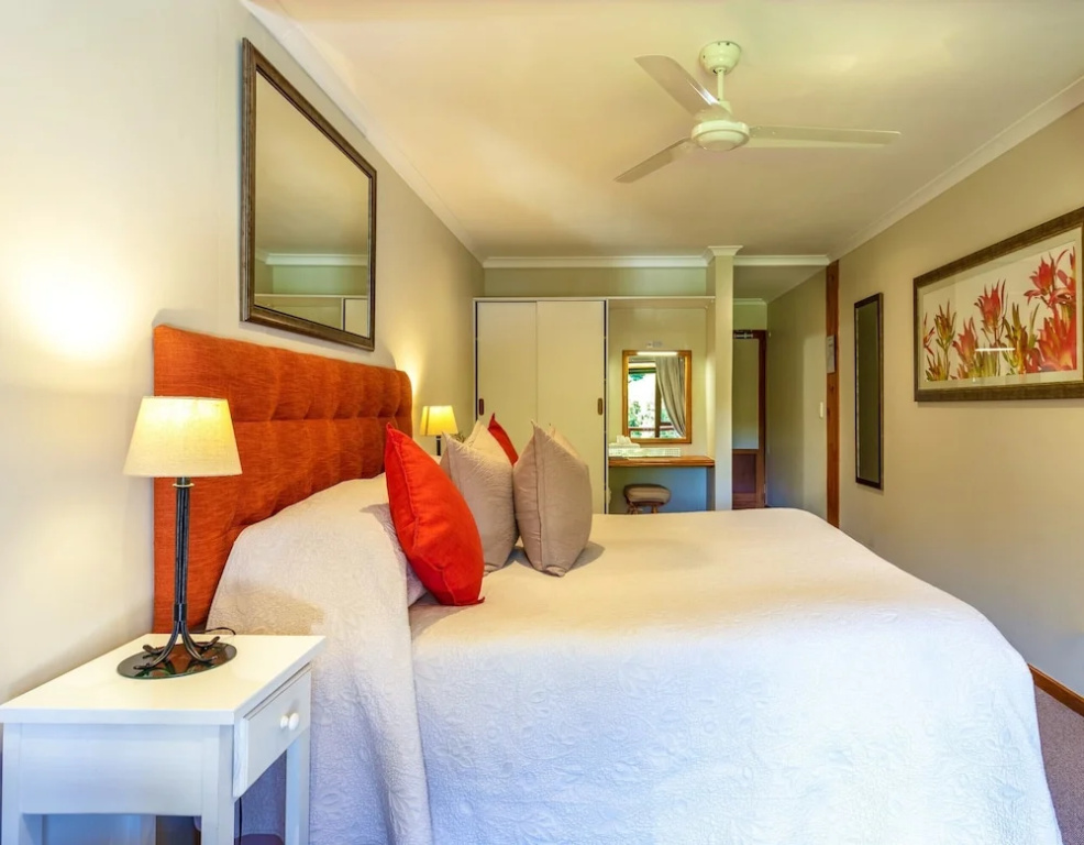 1 Bedroom Comfort Double room with pool view (full double bed)