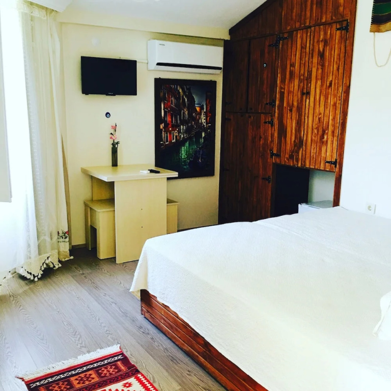 Standard Double room with balcony (full double bed)