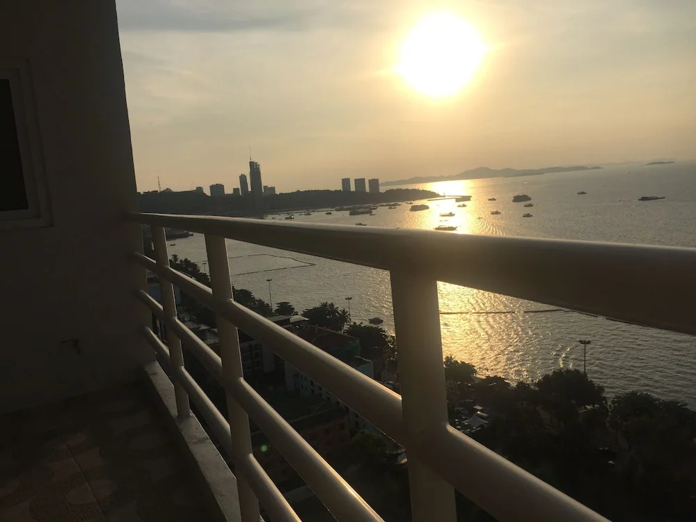 View Talay 6 Condominium by Honey - Général