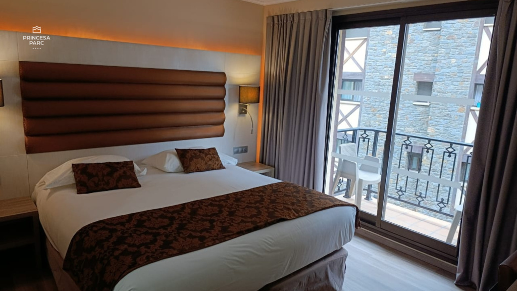 Standard Double room with balcony (full double bed)