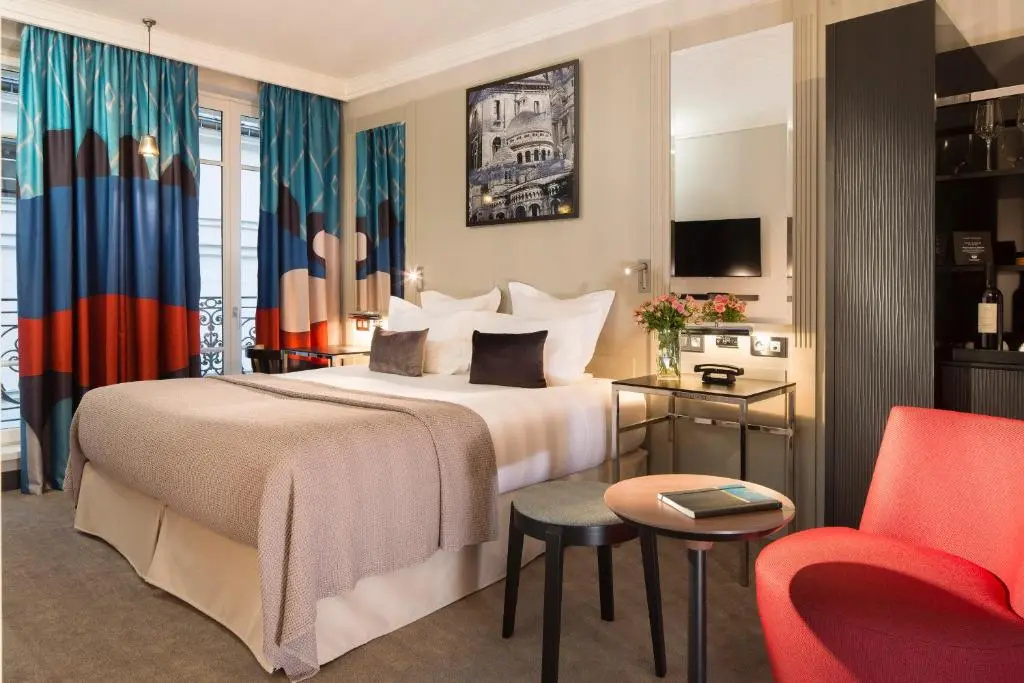 Hôtel Les Matins de Paris & Spa 53