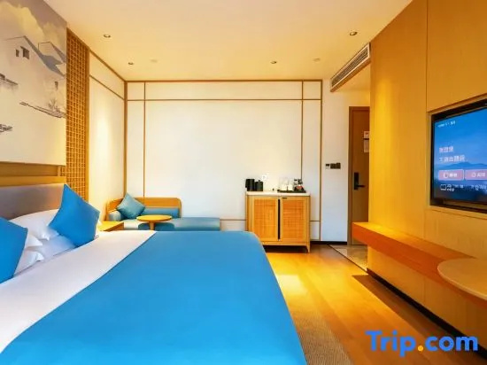 Business Double room with river view (full double bed)
