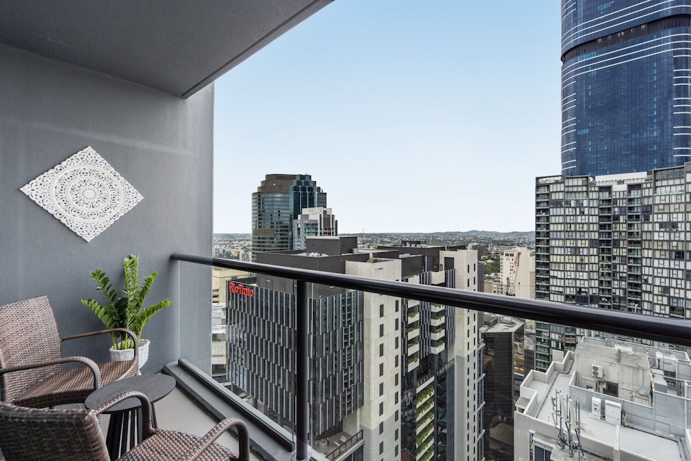 Bright 1-bed Retreat in Charlotte Towers