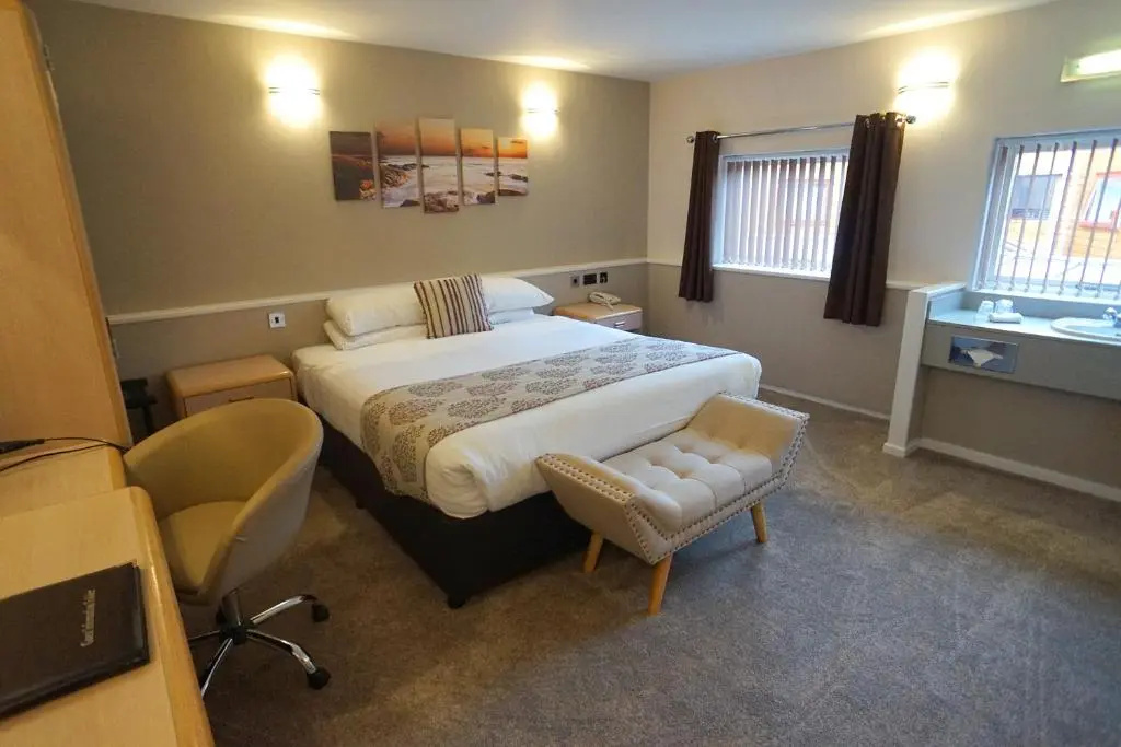Damon's Hotel - Chambres