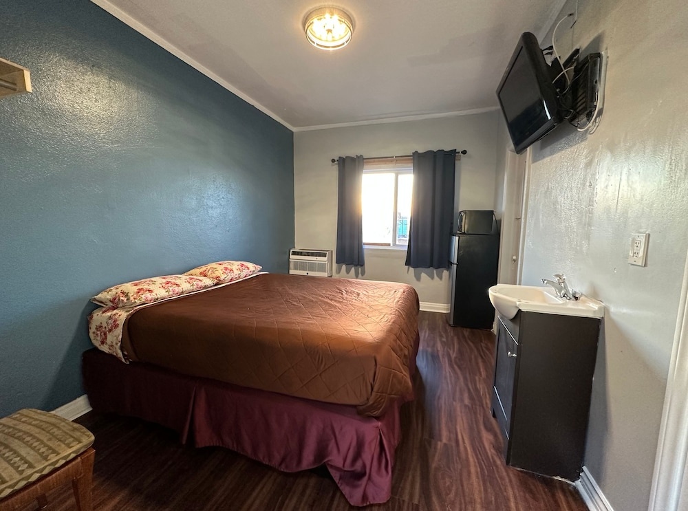Unity Hotel - No Parking & Rooms Are Upstairs — фото