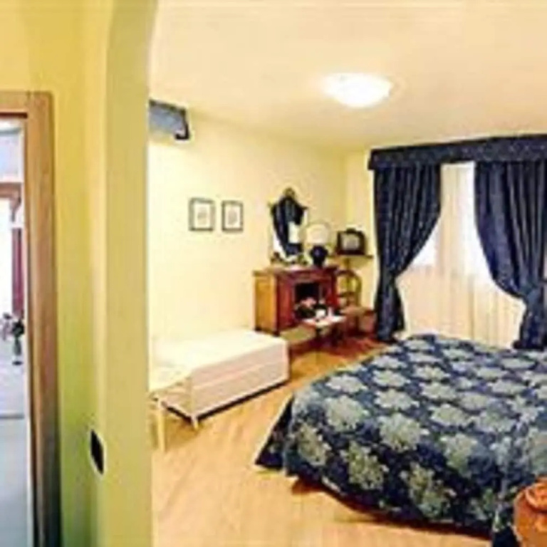 Standard Double room with balcony (full double bed)