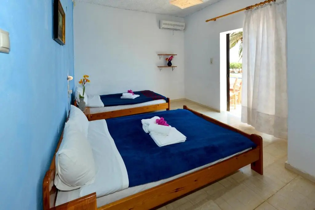 Standard Triple room with sea view
