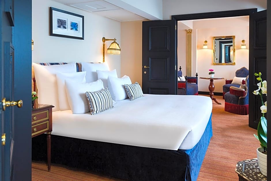 Warwick Suite