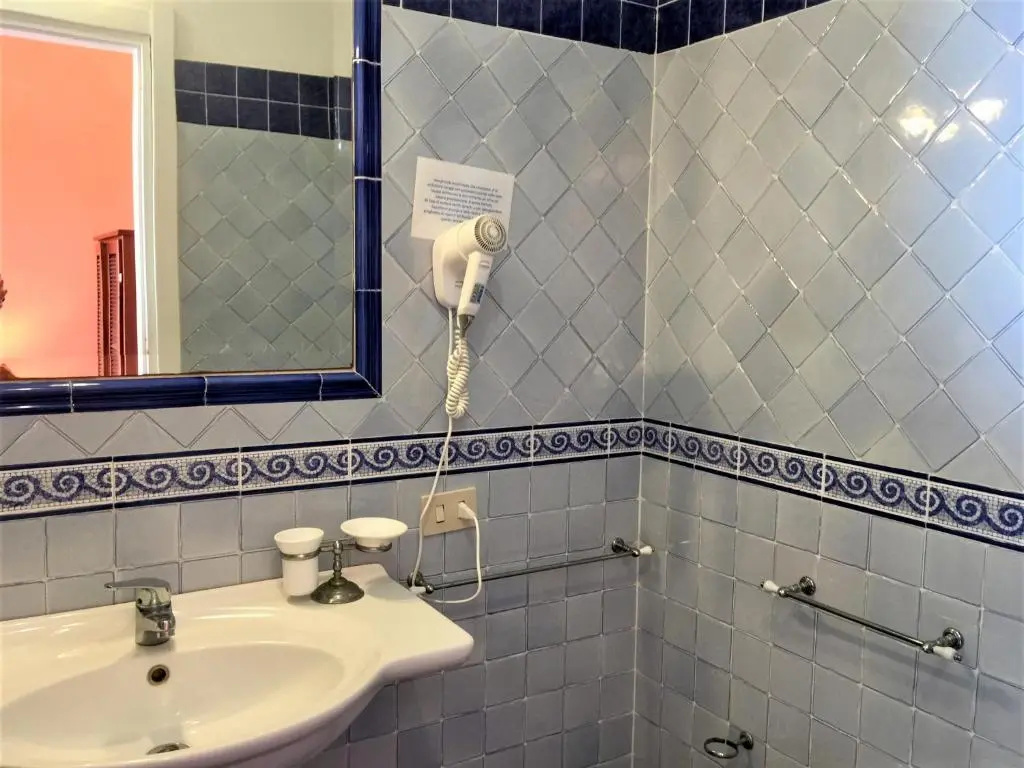 Double room with balcony and with sea view (full double bed)