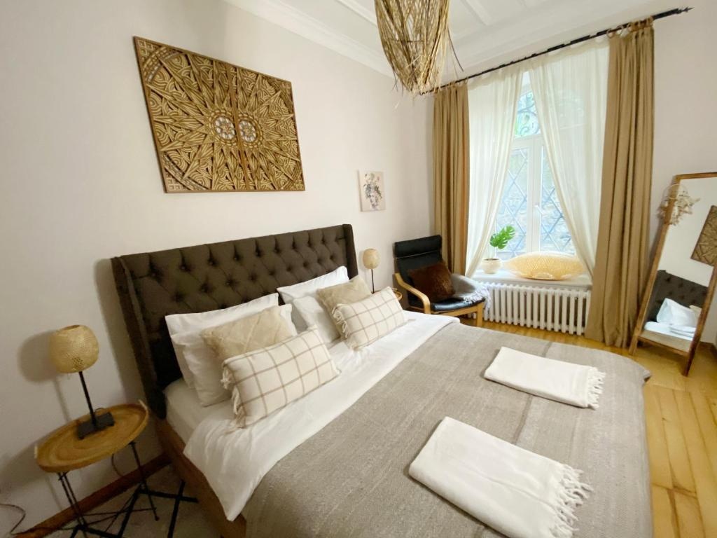 100 m to Istiklal with priv Garden - 2 Bathroom - 2 Bedroom