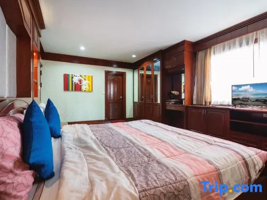 5 Bedrooms Villa