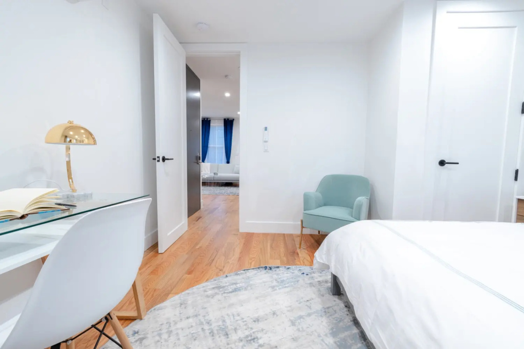 323-1 Specious 2BR Williamsburg