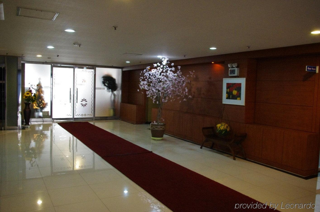Lobby & Reception