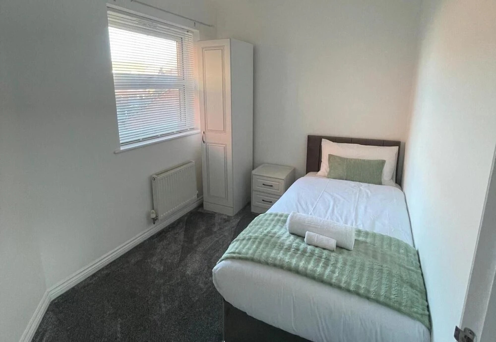 3-bed-sleeps 5 With Garden and Parking