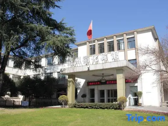 Quhua Hotel (Juhua Workers' Square Branch, Quzhou High speed Railway Station)