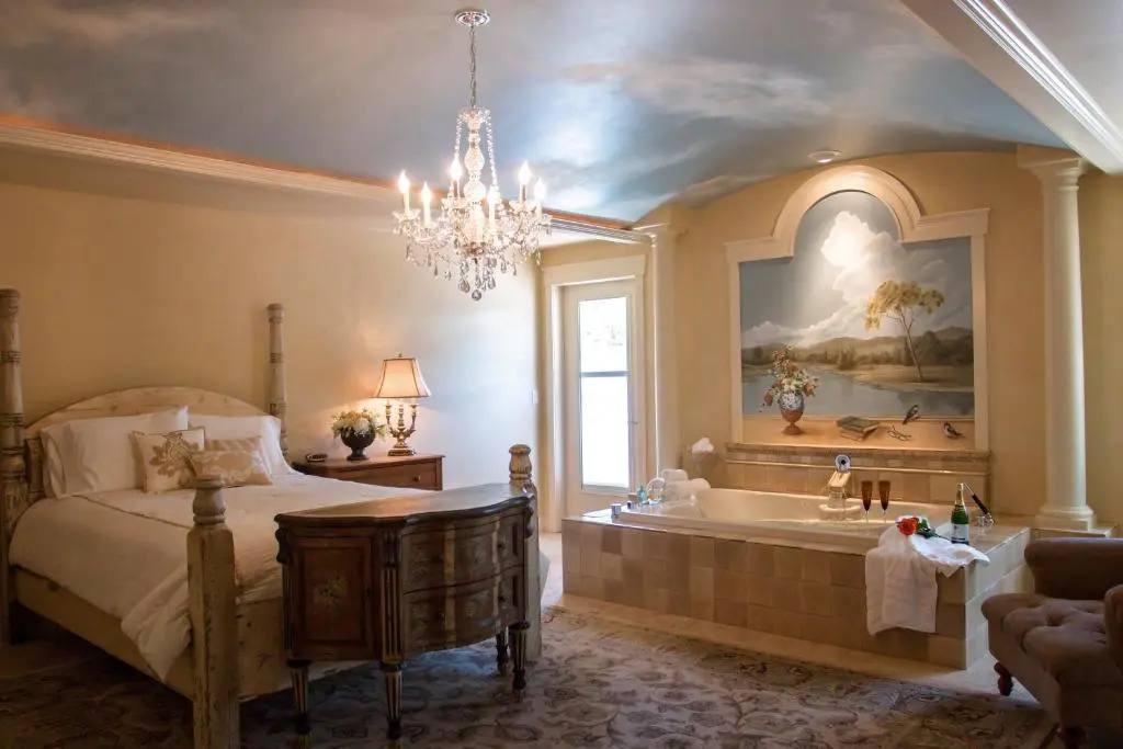 Double Suite (full double bed)