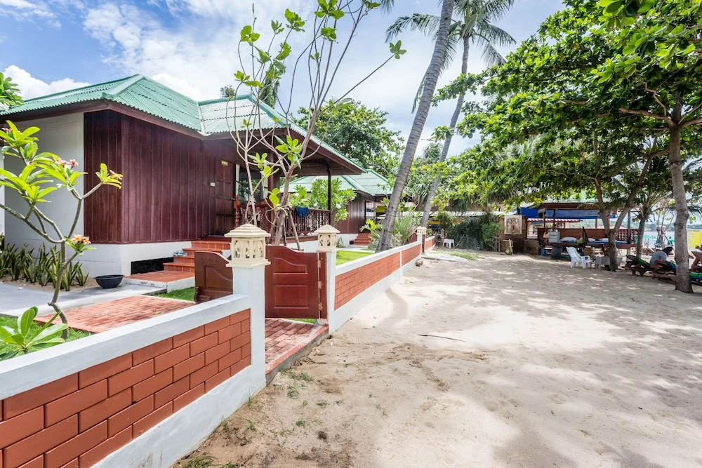 Бунгало рядом с пляжем в Lamai Coconut Beach Resort