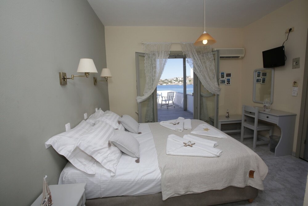 Alexandra\'s Rooms 1 *