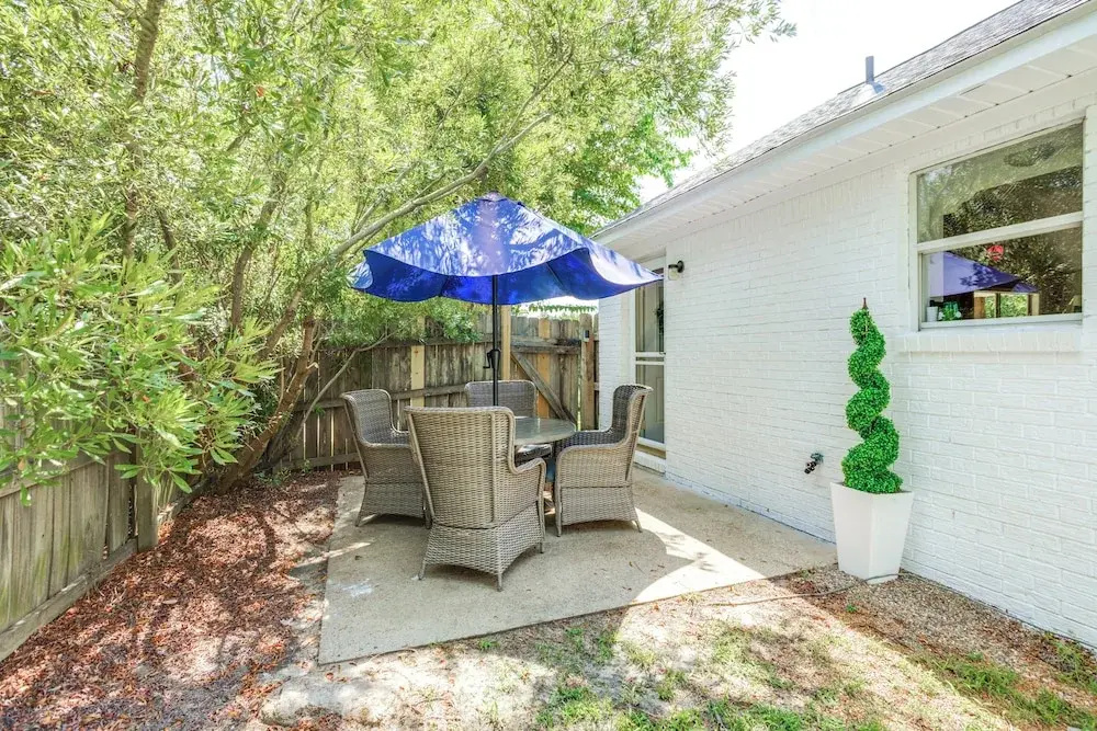 1 Mi to Ole Miss: Pet-friendly Retreat w/ Yard