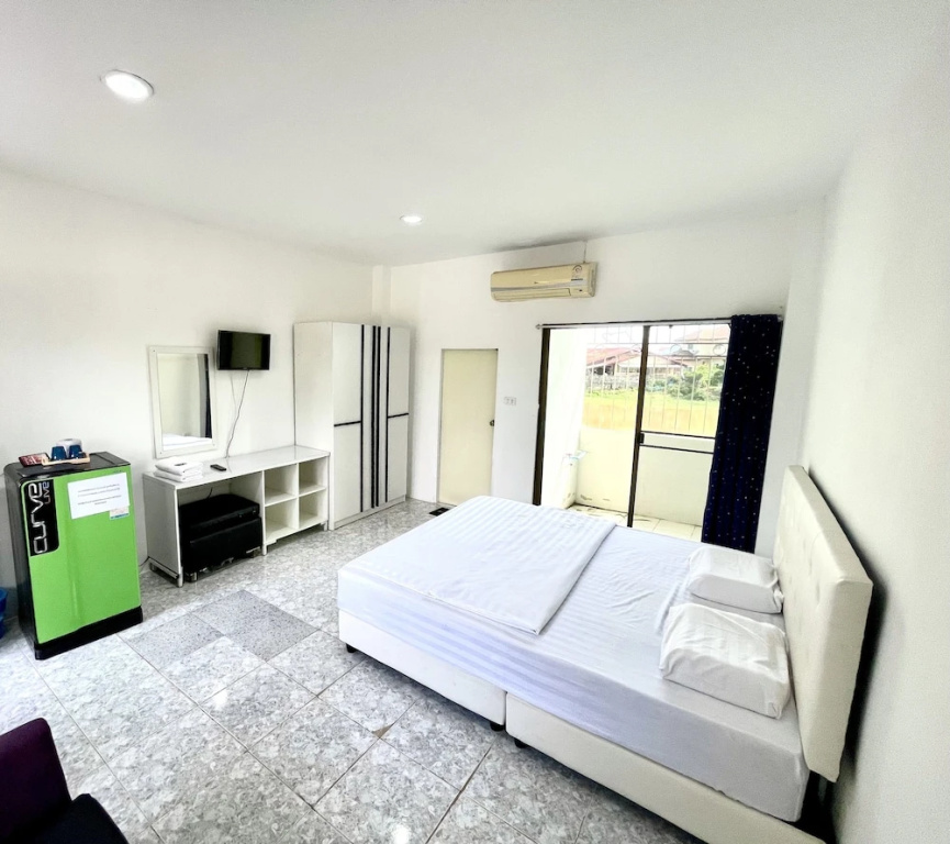 Standard Double room with balcony (full double bed)