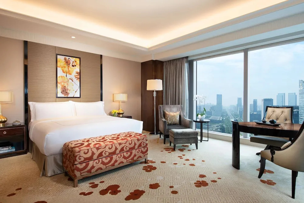 Fairmont Gold Double room (full double bed)
