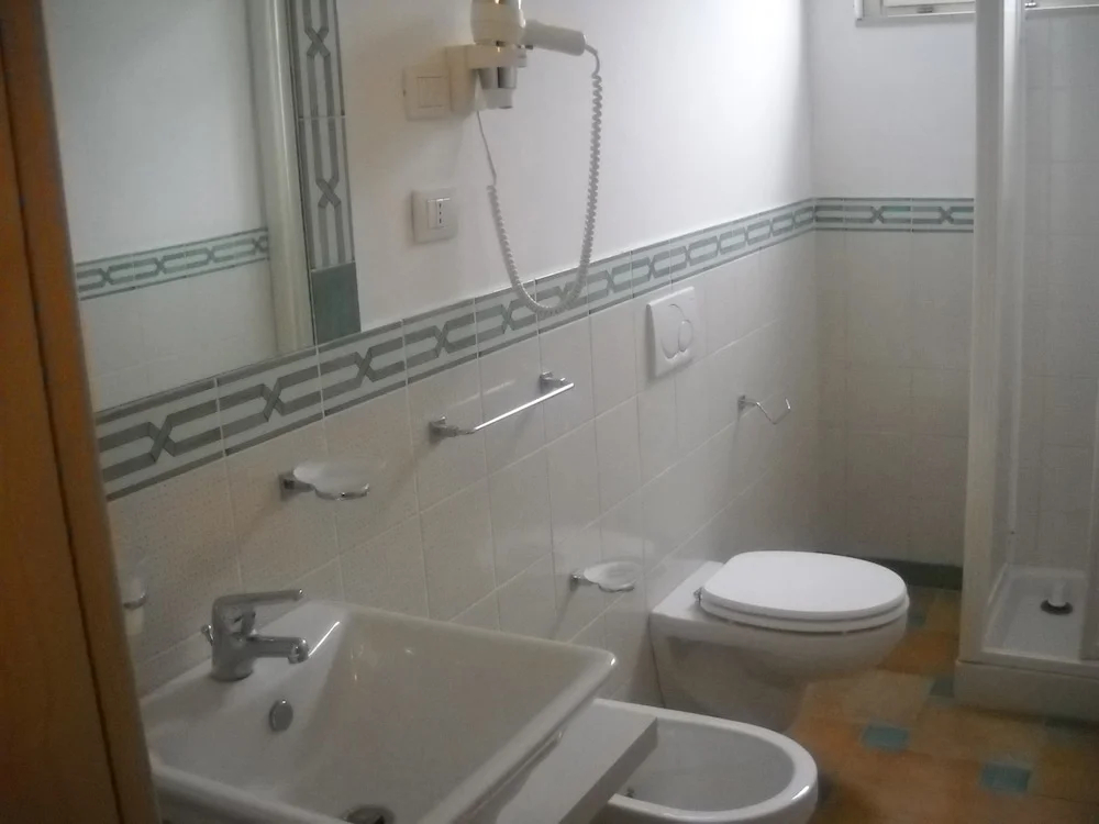 標準四人房，配有大床